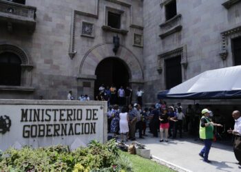 Guatemaltecos disfrutan al ritmo de la Orquesta de la PNC