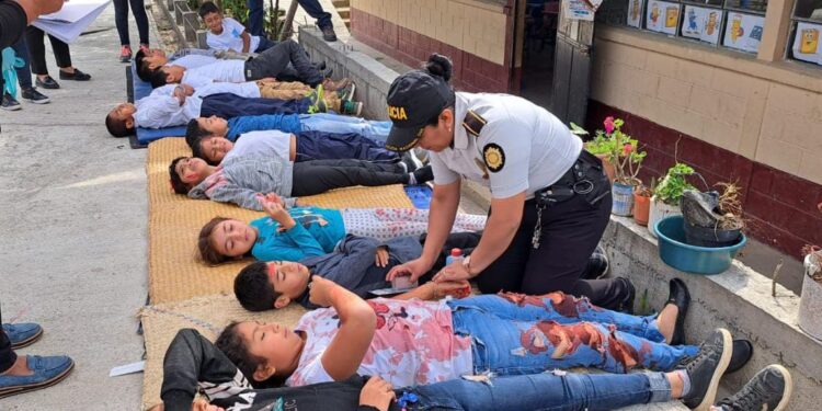 PNC realiza actividades de prevención con estudiantes del interior del país