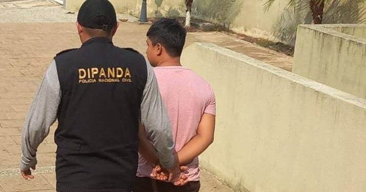 Dipanda captura a tres personas y notifica a un reo por extorsión