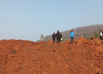 La PNC apoya en área de derrumbe en aldea Las Minas, Casillas, Santa Rosa