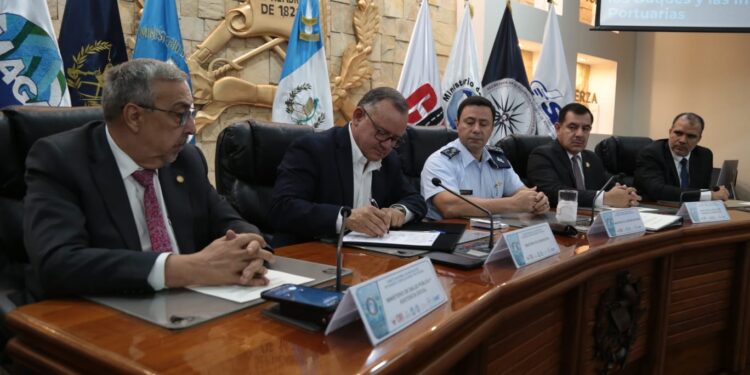 Convenio interinstitucional garantiza protección y seguridad marítima en el país