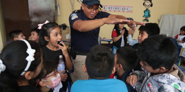 Disetur promueve seguridad turística en centros educativos