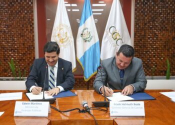 MINFIN y CGC firman acuerdo para agilizar la baja de bienes y material ferroso