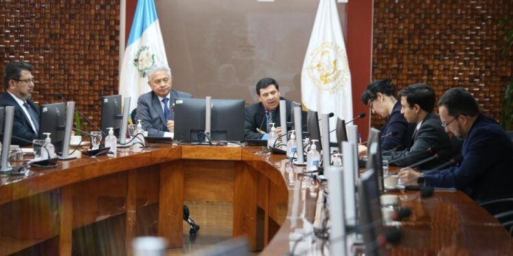 MINFIN presenta resultados macroeconómicos y sociales a la calificadora Moody’s