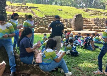 Policía de Turismo capacita a estudiantes para prevenir el acoso escolar