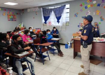 PNC capacita a estudiantes para prevenir el consumo de drogas y el reclutamiento de pandillas