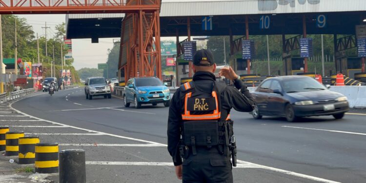 Operativos multisectoriales buscan prevenir siniestros viales en la autopista Palín-Escuintla