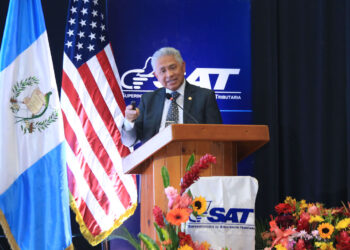 MINFIN participa en conversatorio sobre servicios electrónicos estatales