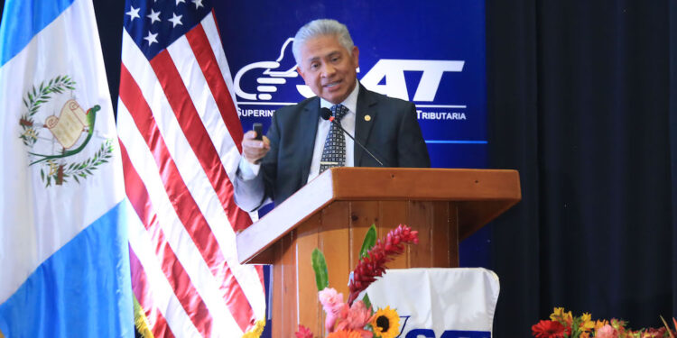 MINFIN participa en conversatorio sobre servicios electrónicos estatales