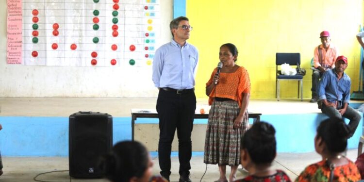Director Global de Nutrición de Unicef conoce acciones para la prevención de la inseguridad alimentaria y nutricional en Alta Verapaz