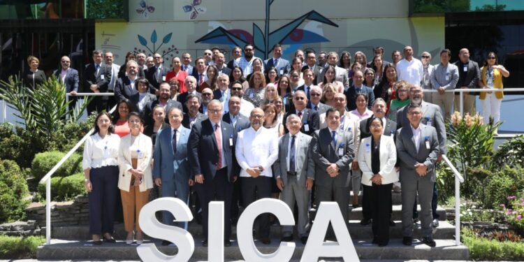 Ministros que integran el CAC discuten iniciativas para mejorar el sector agropecuario regional