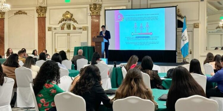 SESAN presenta actualización de la POLSAN 2022-2037 ante nutricionistas de Guatemala