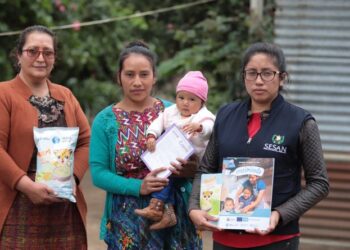 ¿Cómo el cambio social y de comportamiento previene y combate la desnutrición aguda?