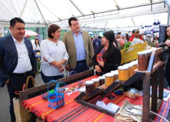 El MAGA realiza feria de hortalizas y productos en el marco del Día Internacional de la Mujer Rural