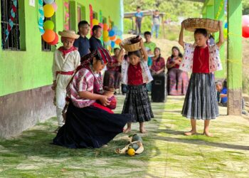 Aldeas de Alta Verapaz aprenden sobre seguridad alimentaria y nutricional a través del teatro