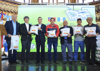 Capacitan a agricultores en el uso de drones y producción de semilla mejorada