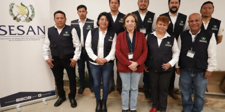 Secretaria Palmieri realiza gira de trabajo en Totonicapán y expone plan de trabajo a la delegación