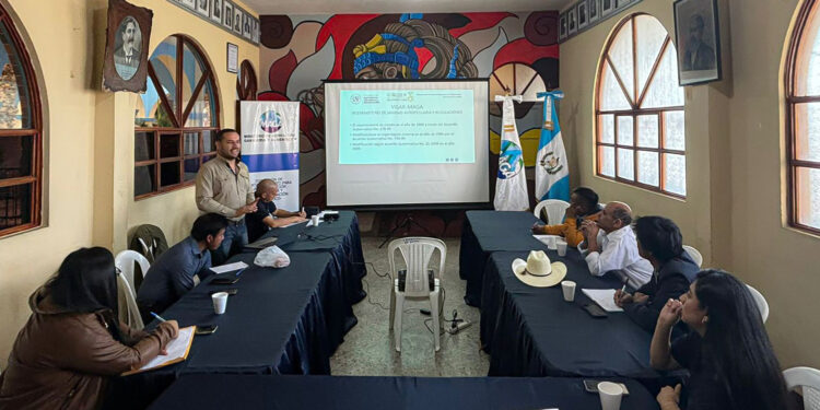 Capacitan a organizaciones en temas de sanidad agrícola