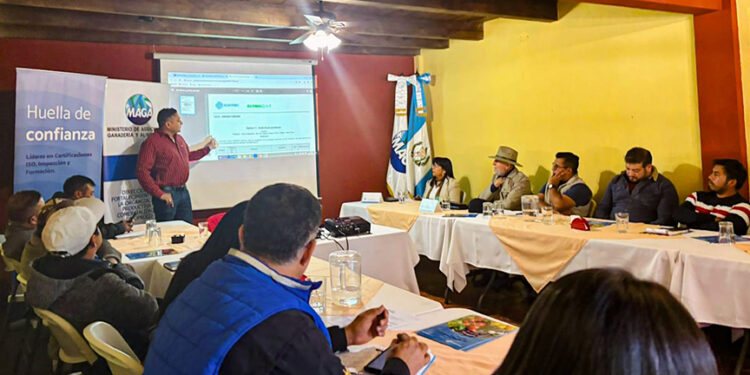 Productores se capacitan para impulsar una agricultura competitiva y de calidad