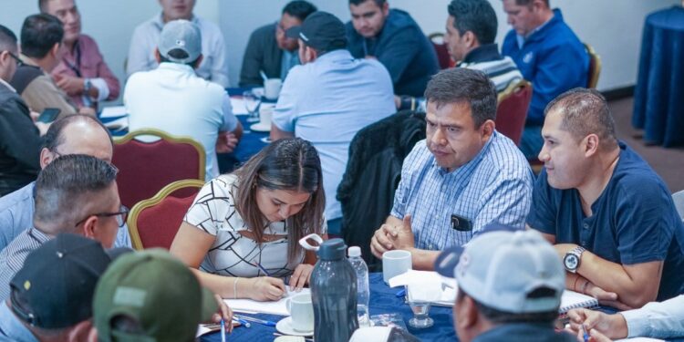 Fortalecen conocimientos del personal que trabaja en asistencia alimentaria