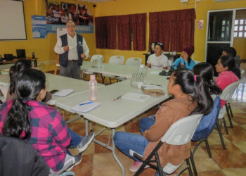 Jóvenes productores de Baja Verapaz son capacitados en temas de organización y comercialización