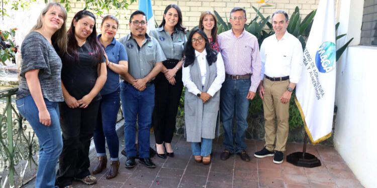 Unifican esfuerzos en favor de las mascotas