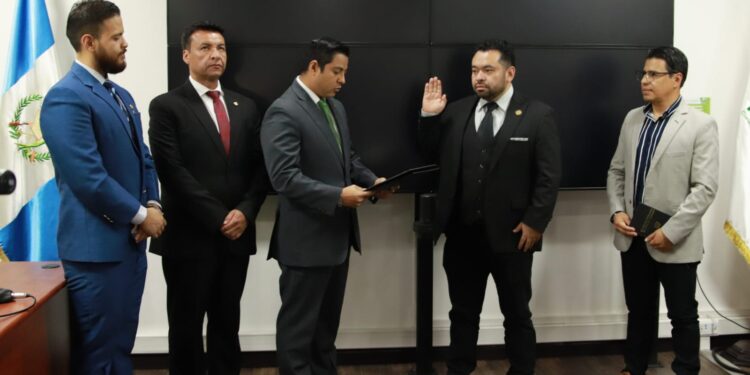 Viceministro juramentado en las directivas del RIC y el INE