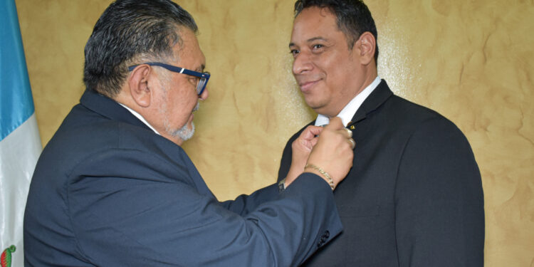 Viceministro Elmer Salazar se integra a directiva del INAB