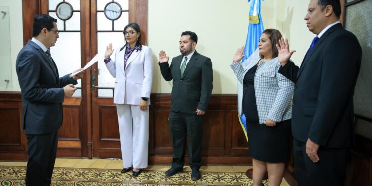 Viceministros del MAGA son juramentados
