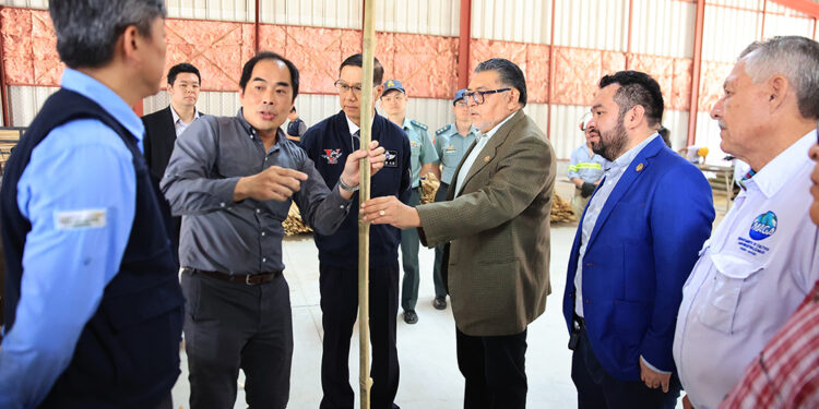 Fortalecen lazos de cooperación en el sector agrícola