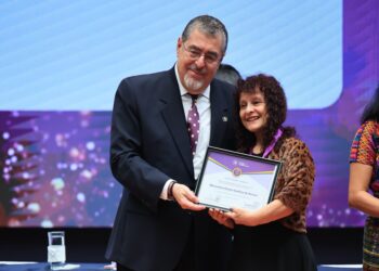 Presidente Arévalo entrega Orden de Excelencia Laboral