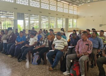 Productores y productoras de la Franja Transversal del Norte conocen temas de comercio