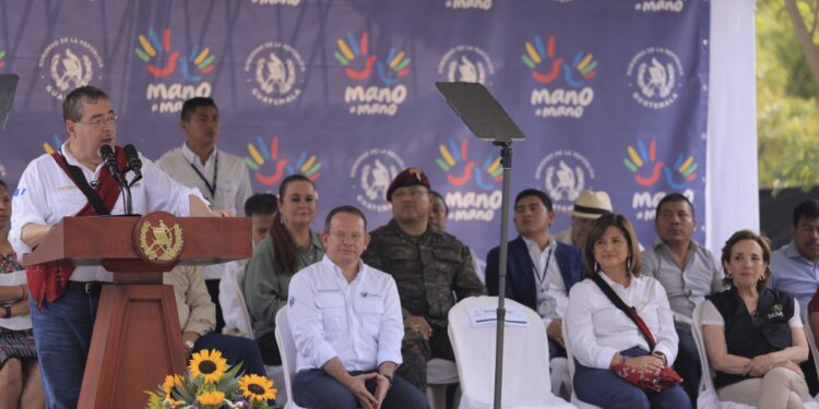 Mano a Mano: Iniciativa Intersectorial del Gobierno de Guatemala para combatir la pobreza y la malnutrición
