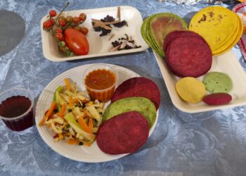 Educadoras de Hogar Rural en Quiché apoyan en la elaboración de menú escolar