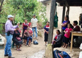 Beneficios del abono orgánico tipo sólido son impartidos a agricultoras de Huehuetenango