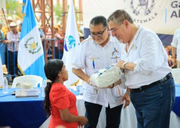 Entregan semillas de maíz mejoradas a familias de región Chortí