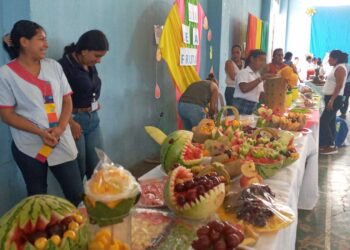 Estudiantes de Zunilito aprenden beneficios de las frutas