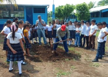 Huertos Escolares contribuyen con la agricultura familiar y la formación de educandos