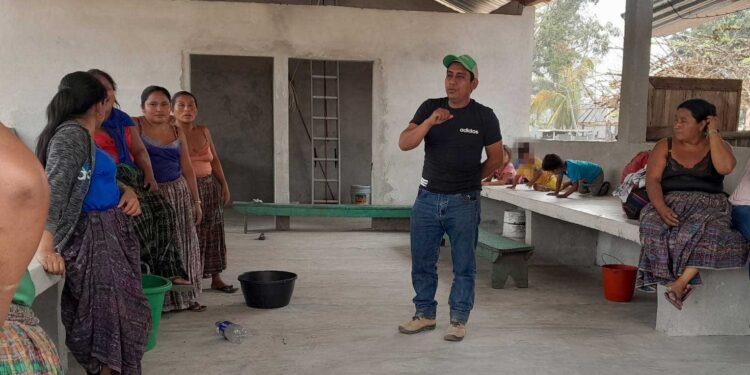 Productores aprenden elaboración de concentrado orgánico