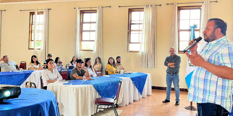 Talleres fomentan la alimentación saludable y apoyan al PAE en Jalapa