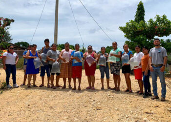 Entregan alevines de tilapia a familias de Dolores, Petén