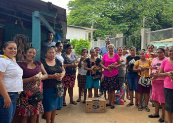 Entregan aves para que familias rurales construyan patrimonio aviar