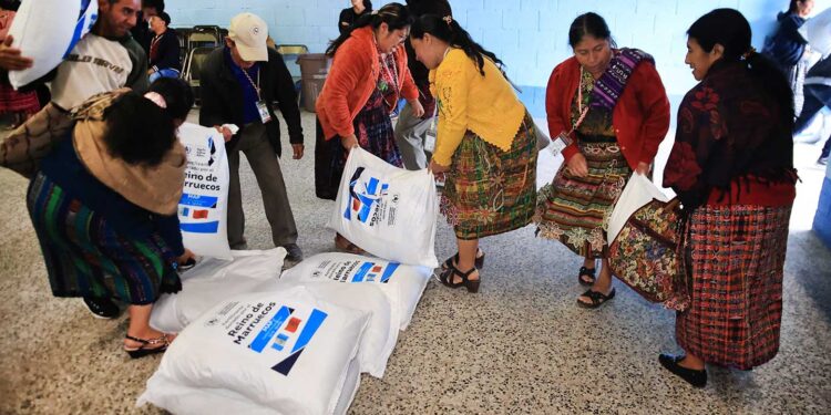 Entregan fertilizantes en Totonicapán