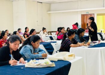 Lideresas participan en taller de empoderamiento