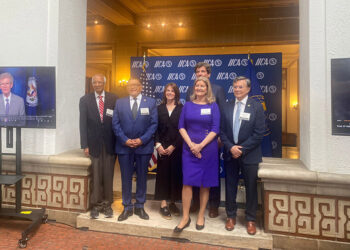 Ministro Estrada participó en presentación de proyecto VACS