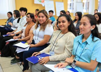 Brindan taller de liderazgo a jóvenes del programa de Servicio Cívico