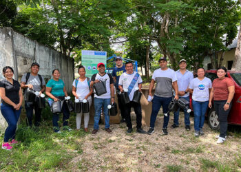 Centros educativos del Petén reciben regaderas para Huertos Escolares
