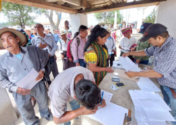 Entregan fertilizantes y semillas en Quiché