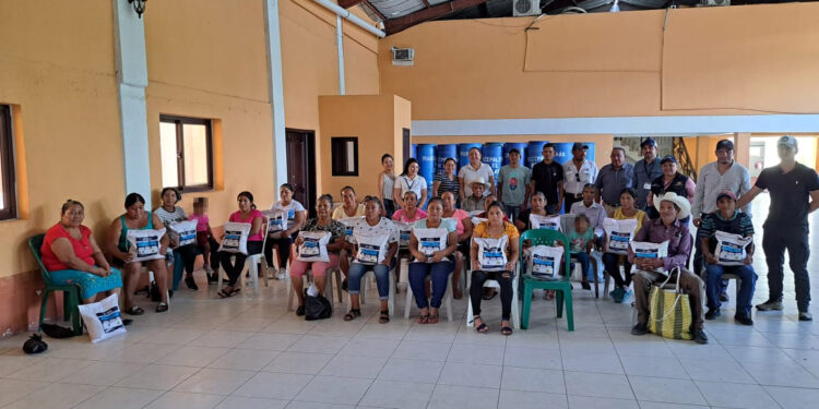 Familias de El Progreso reciben semillas de maíz