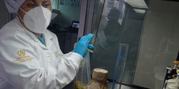 Laboratorio de Inocuidad garantiza calidad de los alimentos